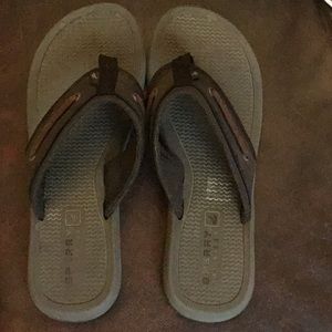 Men’s size 7 Sperry flip flops